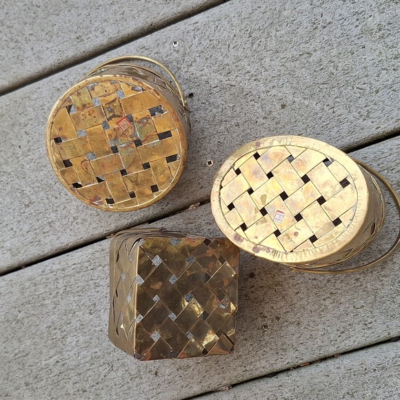 Vintage Brass woven baskets with handle - Picture 4 of 9